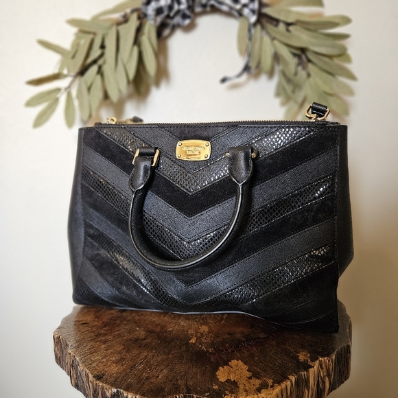 Michael Kors Tote Bag Medium EAST WEST MIXED MEDIA CHEVRON PYTHON DILLON NWOT - Picture 2 of 13